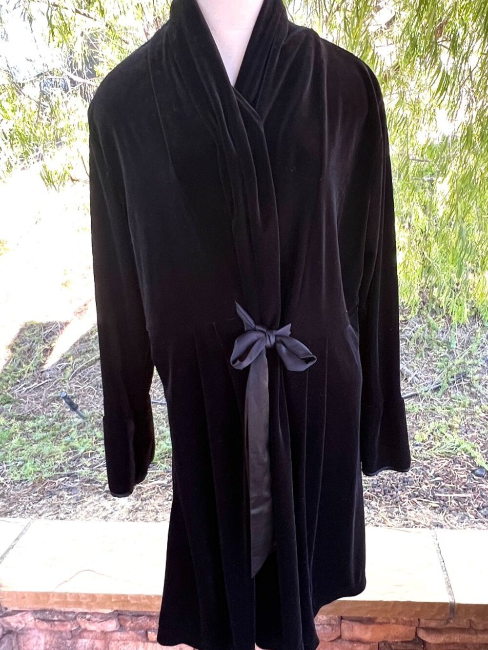 Soma Intimates Black Velvet Robe - Wrap Around - Flared Sleeves - Size Large - Picture 12 of 13